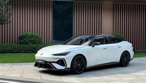 实盘配资门户 10万出头买2.0T+8AT，还带大掀背+电动尾翼！